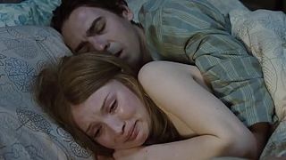 Эротические сцены с художественного фильма со спящей студенткой и старыми дедами